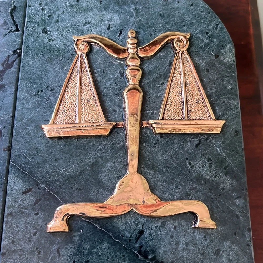 Green Marble Bookends with Gold Plated Scales of Justice - Picture 4 of 10